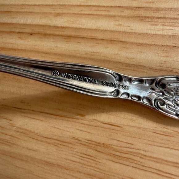 Vtg International INS154 Laddle Solid Roses Stainless Flatware 6-1/4" - Picture 7 of 9